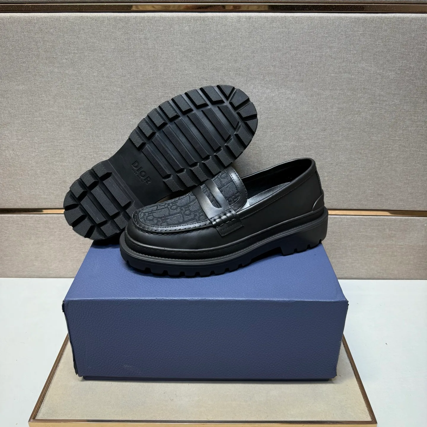 ⬛️Men's shoes 💰p442 [Dior~] Men's casual shoes 2025z cabinet sales simultaneously 🔶Size: 39-44 #️⃣ 🔷2 colors🔜The upper is made of multi-material splicing➕Genuine leather lining, comfortable and breathable, sole: original comfortable and wear-resistant outsole, ⚠️Real shot📱Photographed🎬The real thing is better📢📢📢